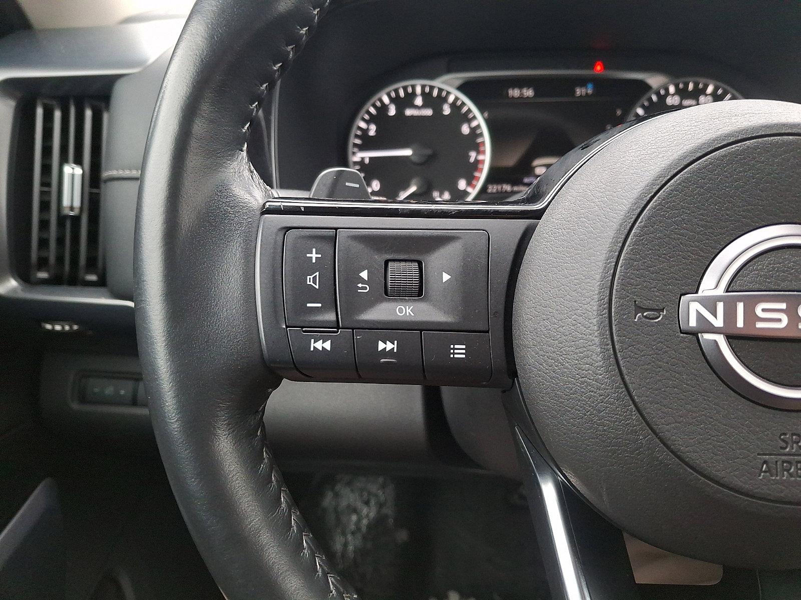 Used 2023 Nissan Pathfinder SL image 21