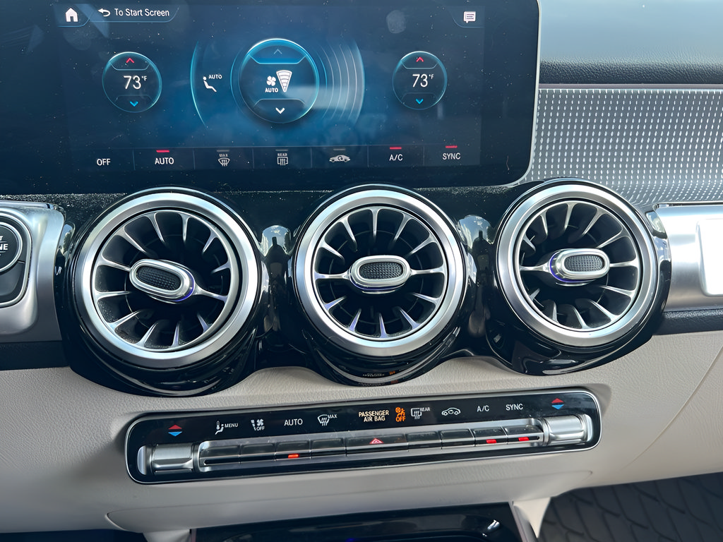 Used 2021 Mercedes-Benz GLB 250 4MATIC image 27