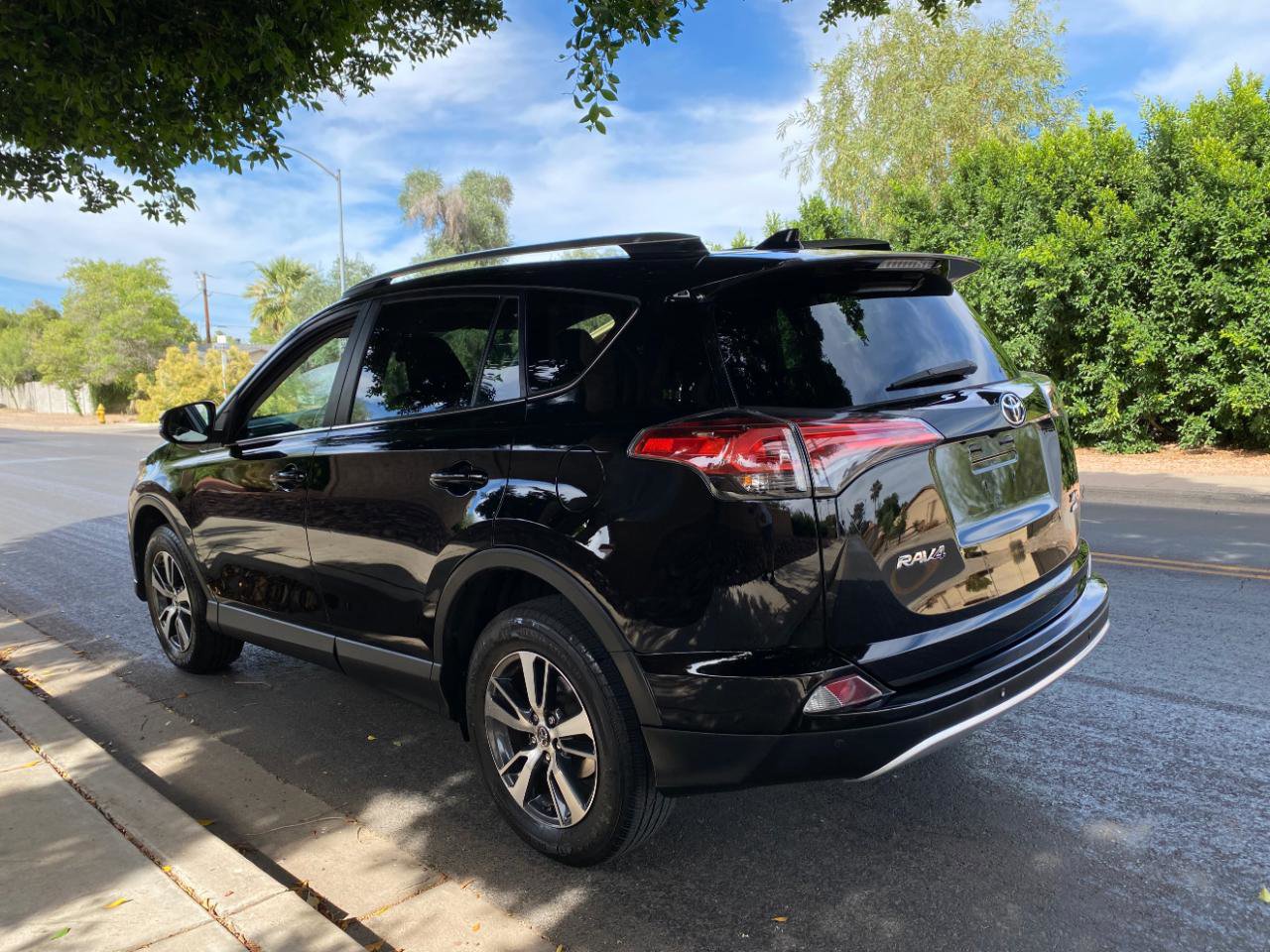 Used 2016 Toyota RAV4 XLE w/ Convenience Package AWD/4WD image 11