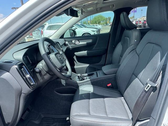 New 2025 Volvo XC40 B5 Core w/ Protection Package image 8