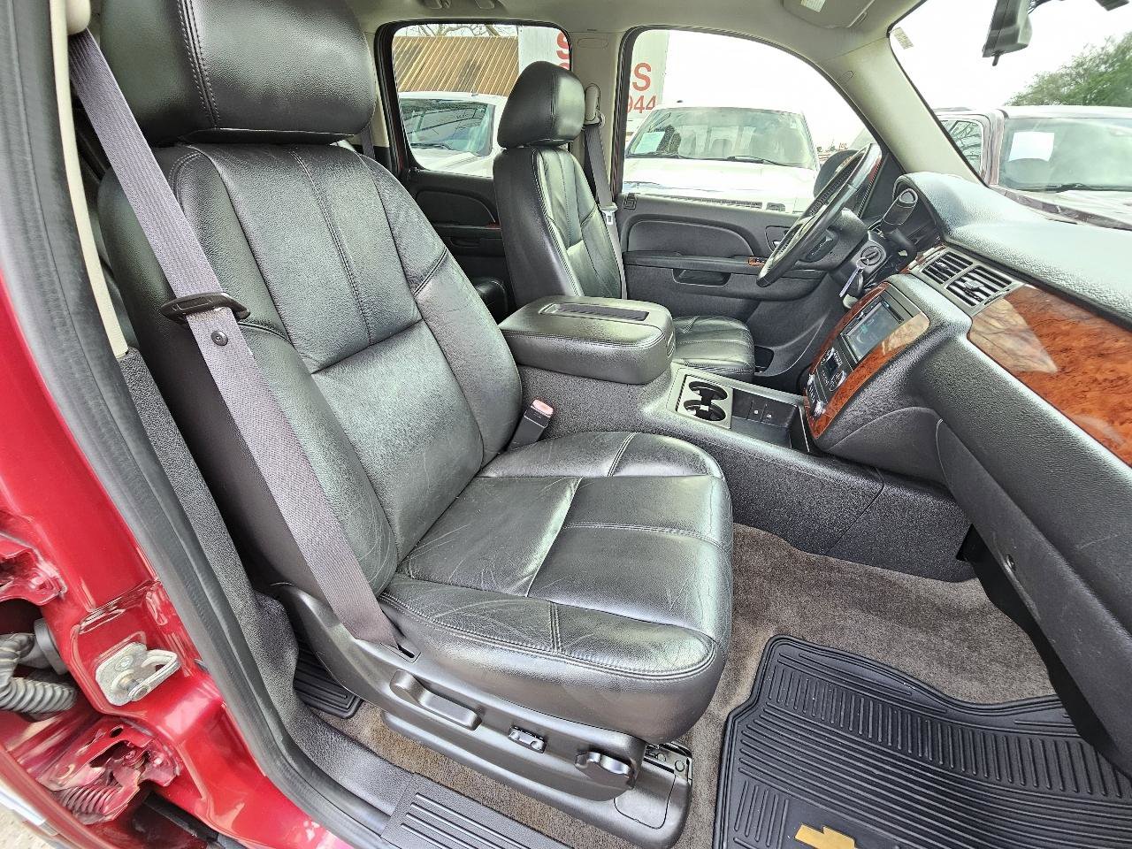 Used 2011 Chevrolet Suburban LT image 30