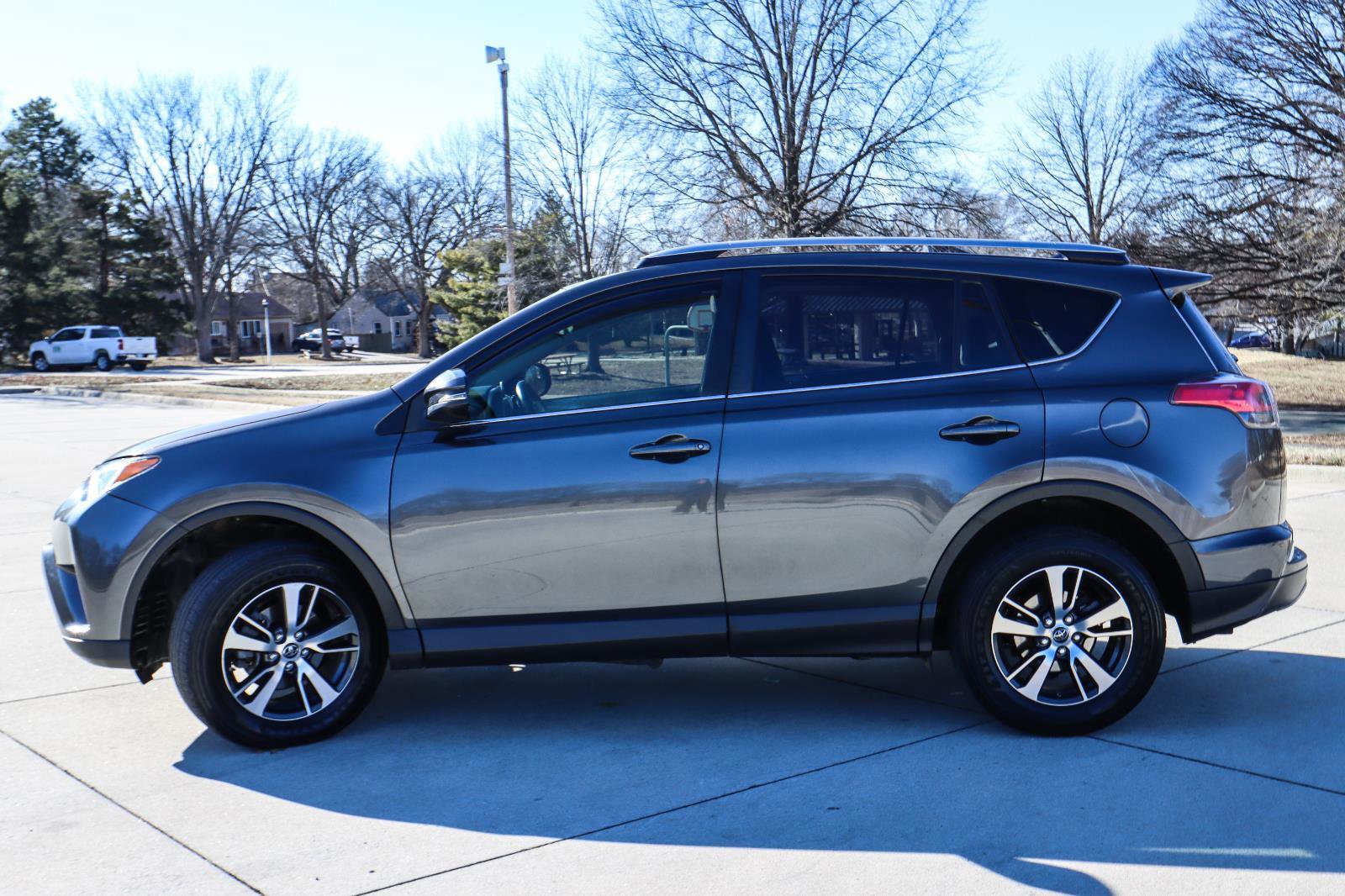 Used 2017 Toyota RAV4 XLE image 4