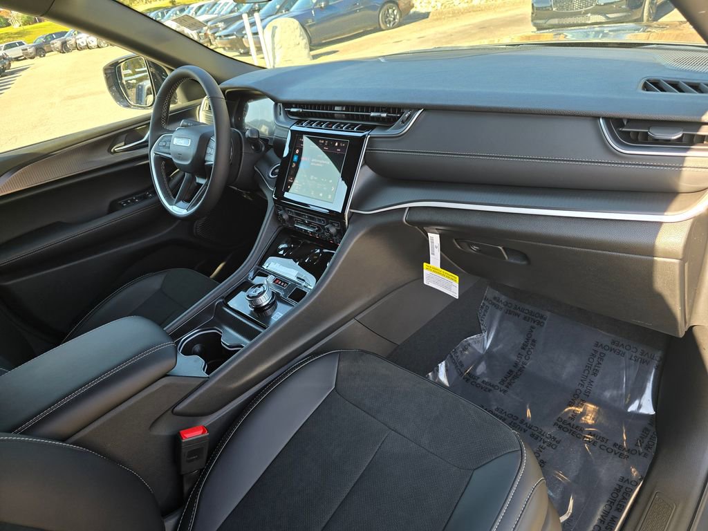 New 2025 Jeep Grand Cherokee Altitude image 27