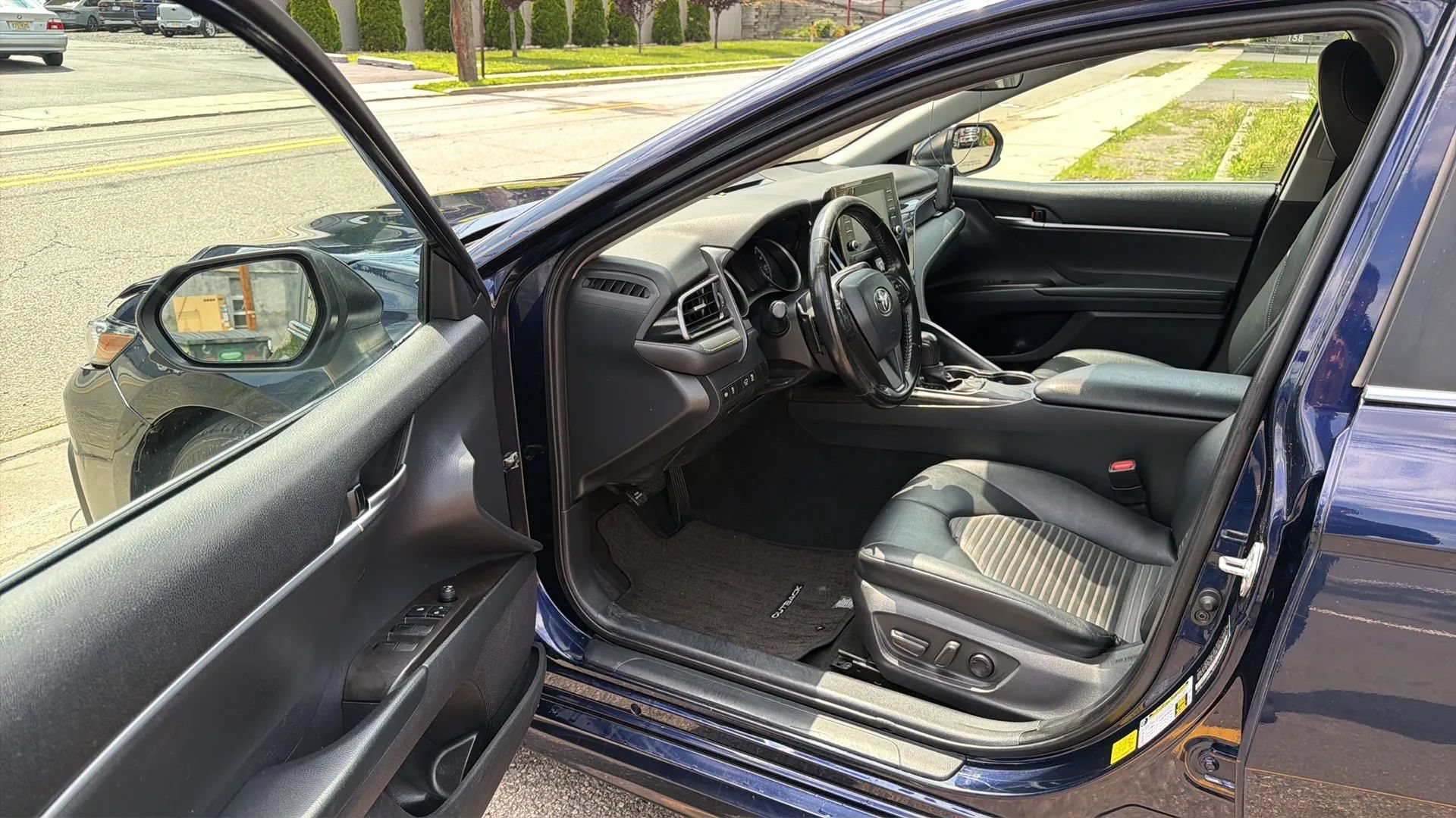 Used 2021 Toyota Camry SE FWD image 23