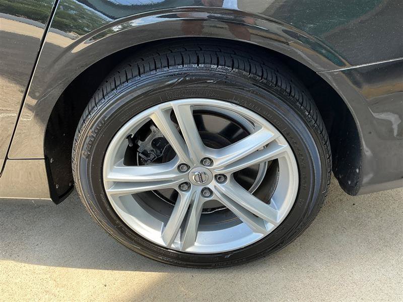 Used 2018 Volvo S90 T5 Momentum w/ Momentum Plus Package FWD image 23