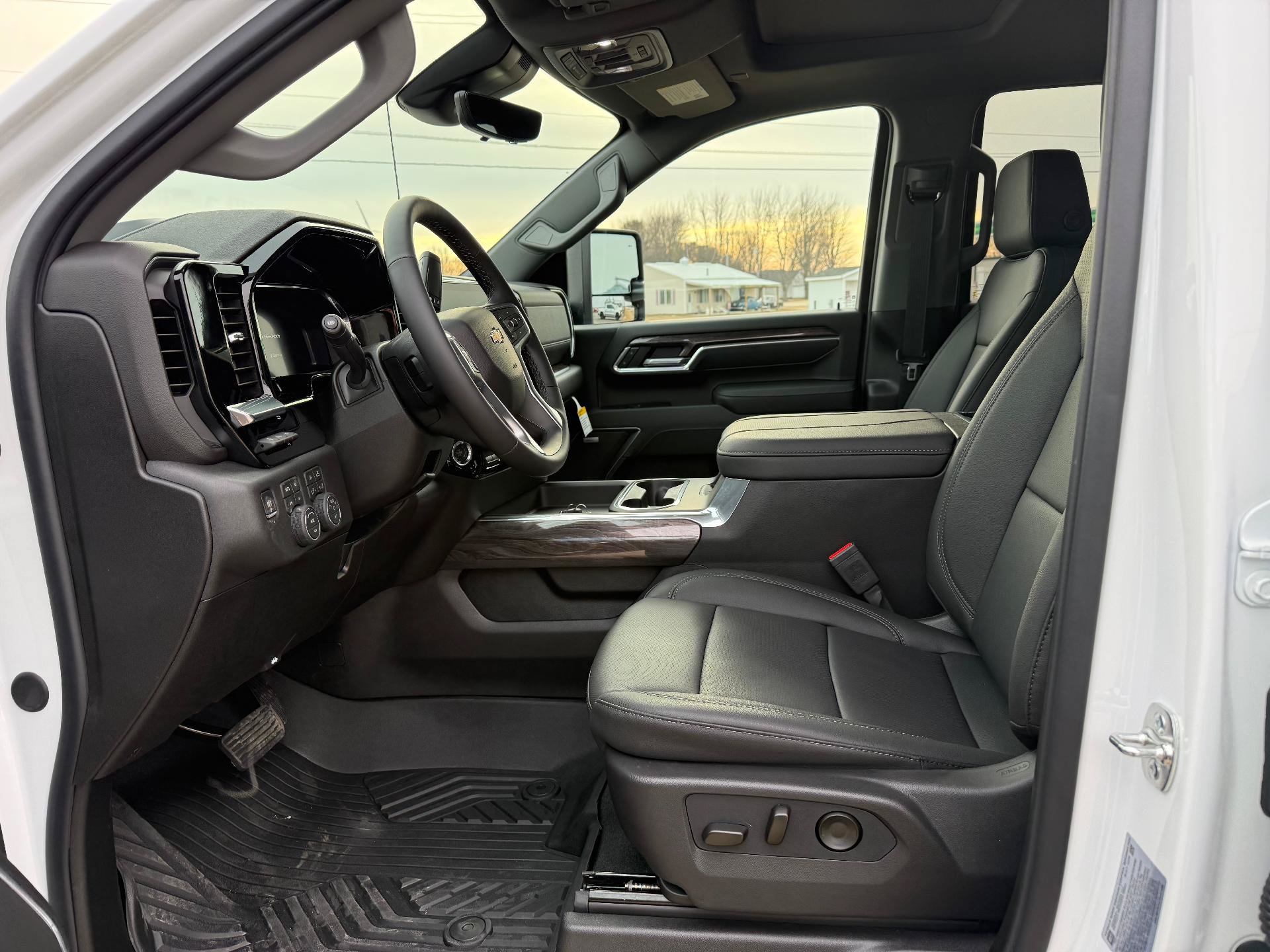 New 2026 Chevrolet Silverado 2500 LTZ w/ LTZ Premium Package AWD/4WD image 13