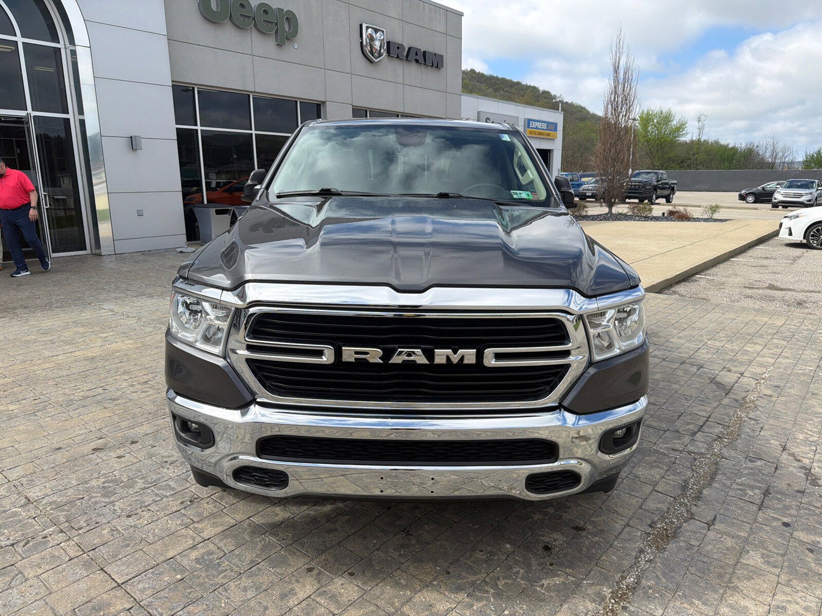 Used 2020 RAM 1500 4x4 Crew Cab image 3