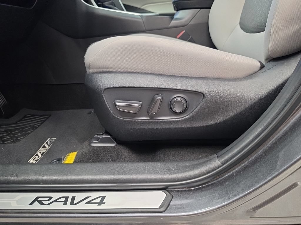 Used 2025 Toyota RAV4 XLE w/ Convenience Package FWD image 43