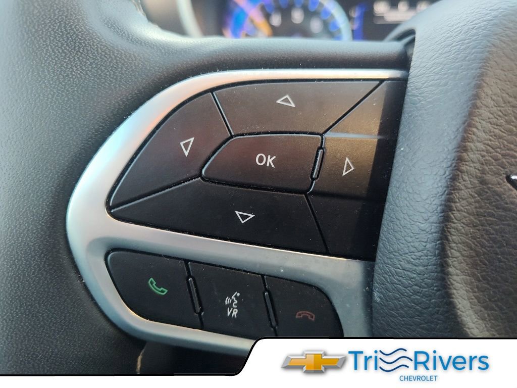 Used 2023 Chrysler Voyager LX image 12