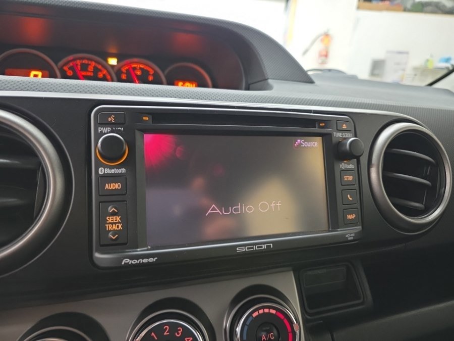 Used 2015 Scion xB FWD image 16