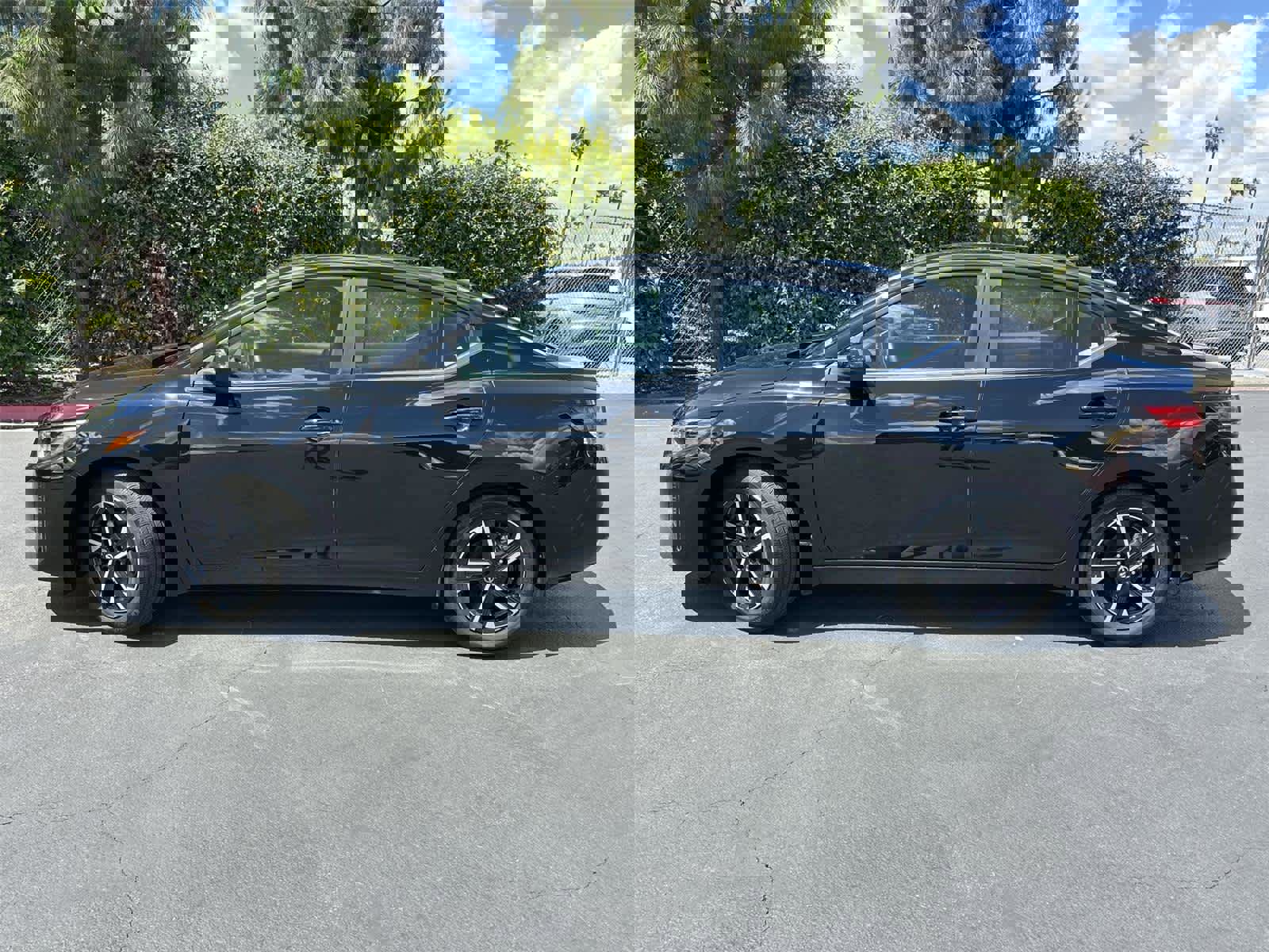 Used 2024 Nissan Sentra SV image 3