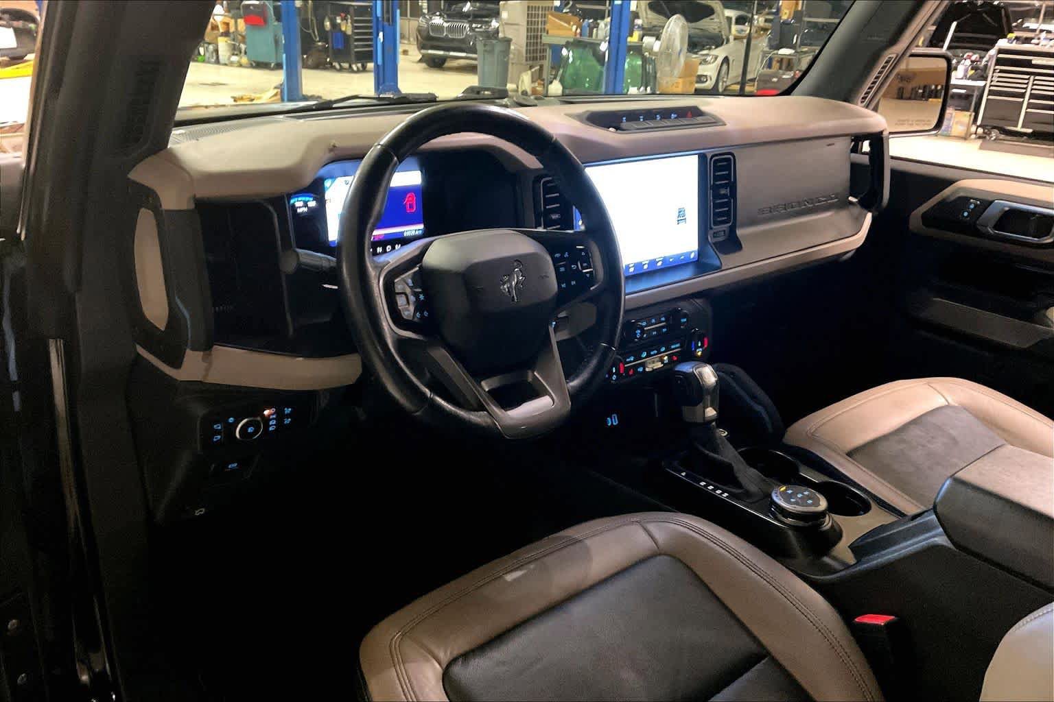 Used 2022 Ford Bronco Wildtrak image 16
