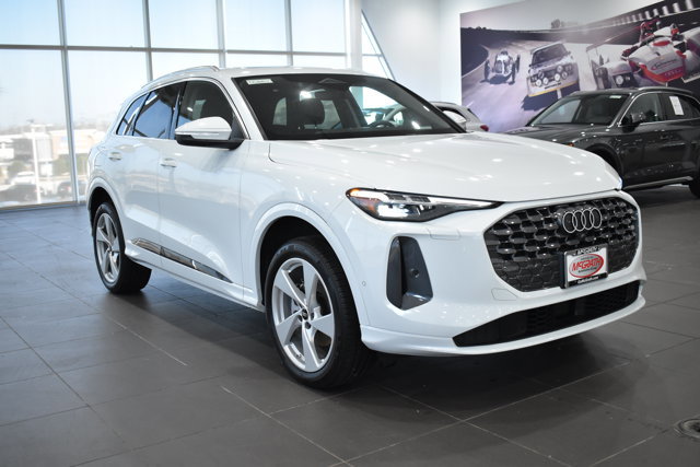Used 2025 Audi Q5 Premium Plus w/ Premium Plus image 5