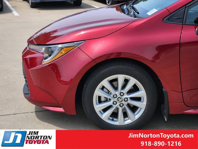Used 2025 Toyota Corolla LE w/ LE Premium Package FWD image 9