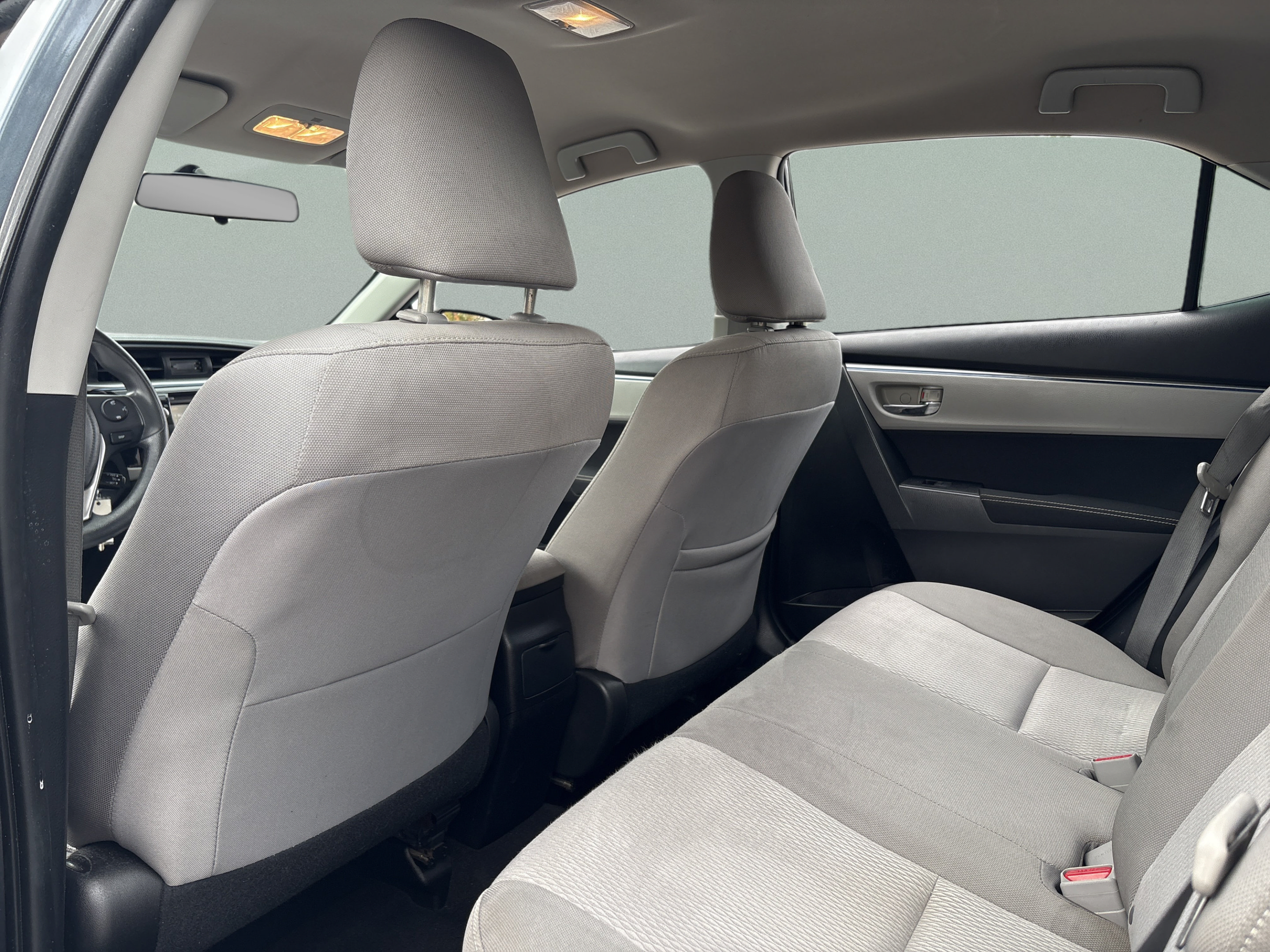 Used 2015 Toyota Corolla LE FWD image 21