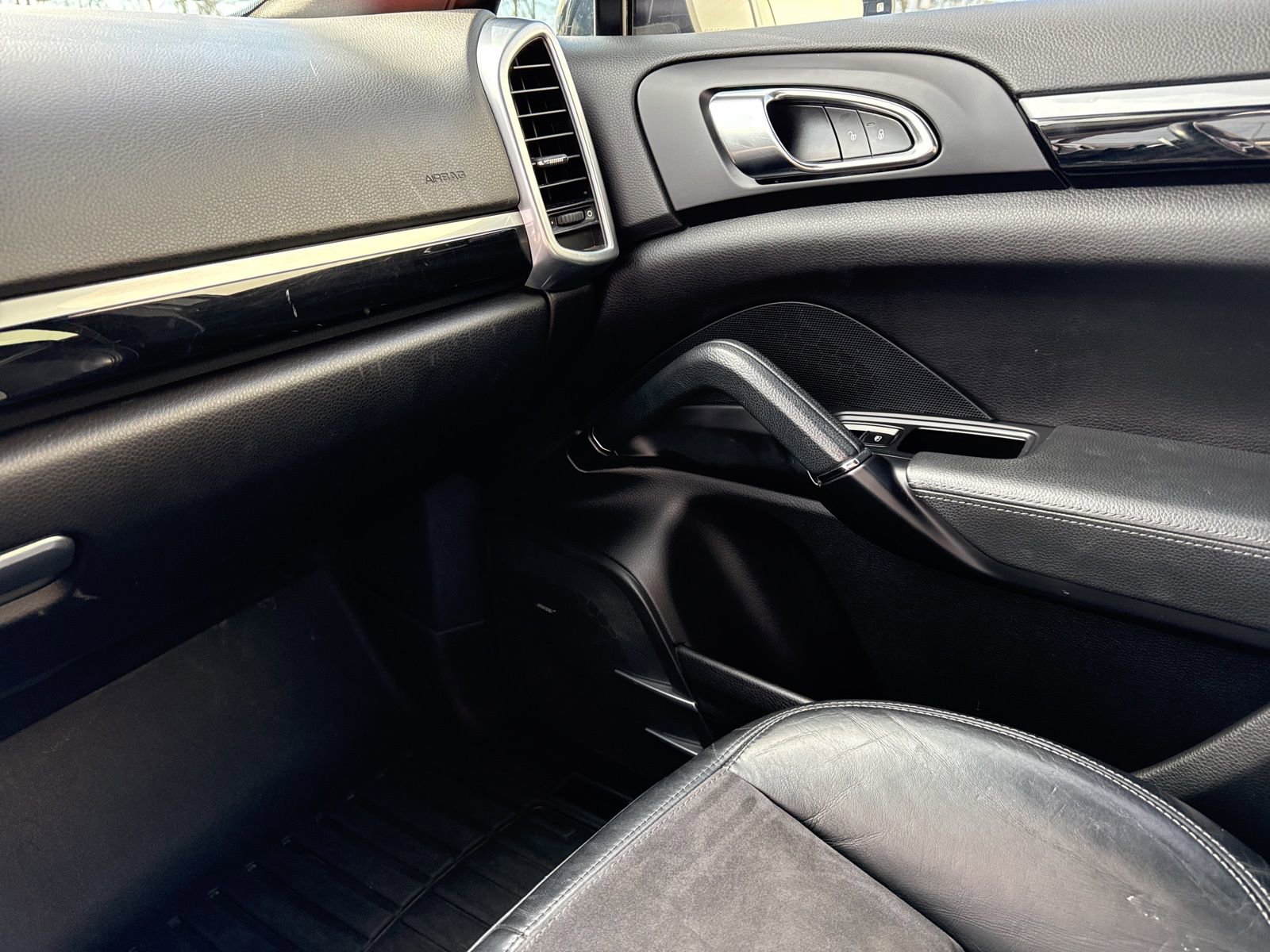 Used 2017 Porsche Cayenne image 27