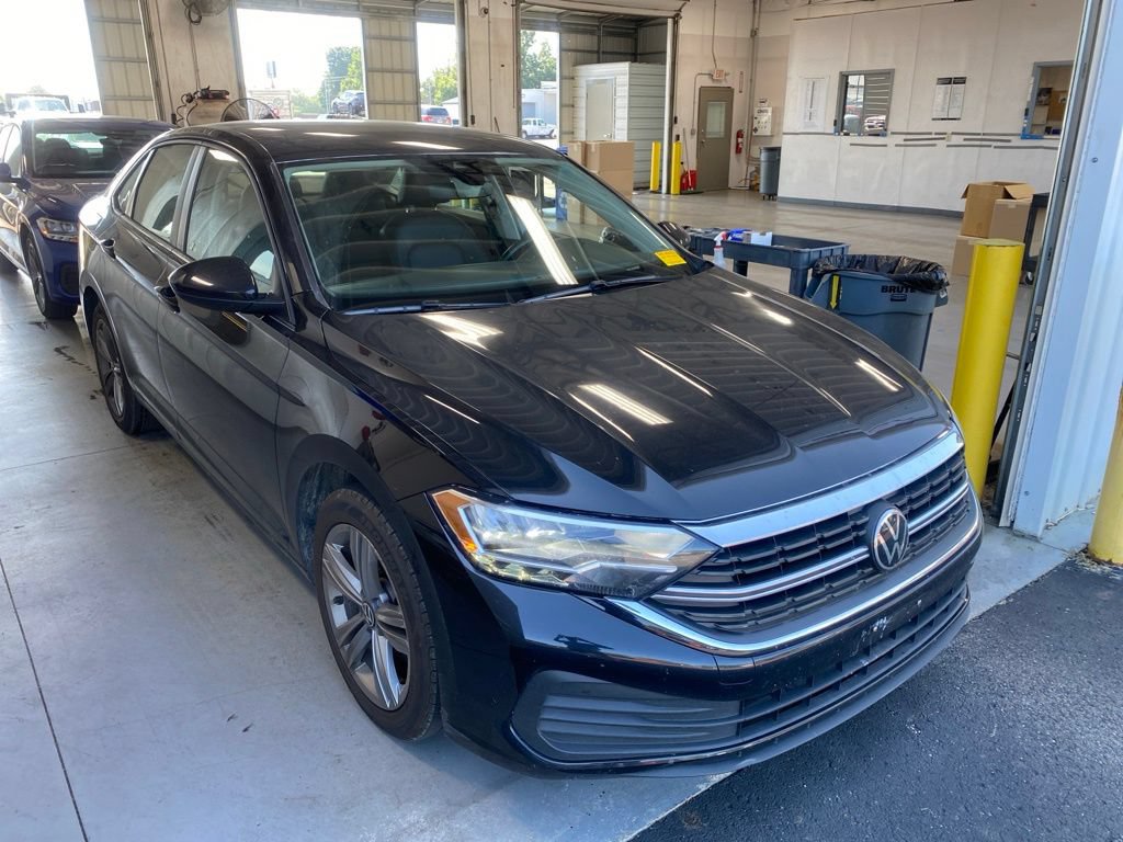 Used 2024 Volkswagen Jetta SE FWD image 1