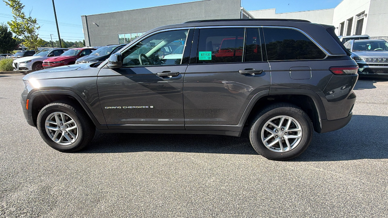Used 2025 Jeep Grand Cherokee Laredo X RWD image 11