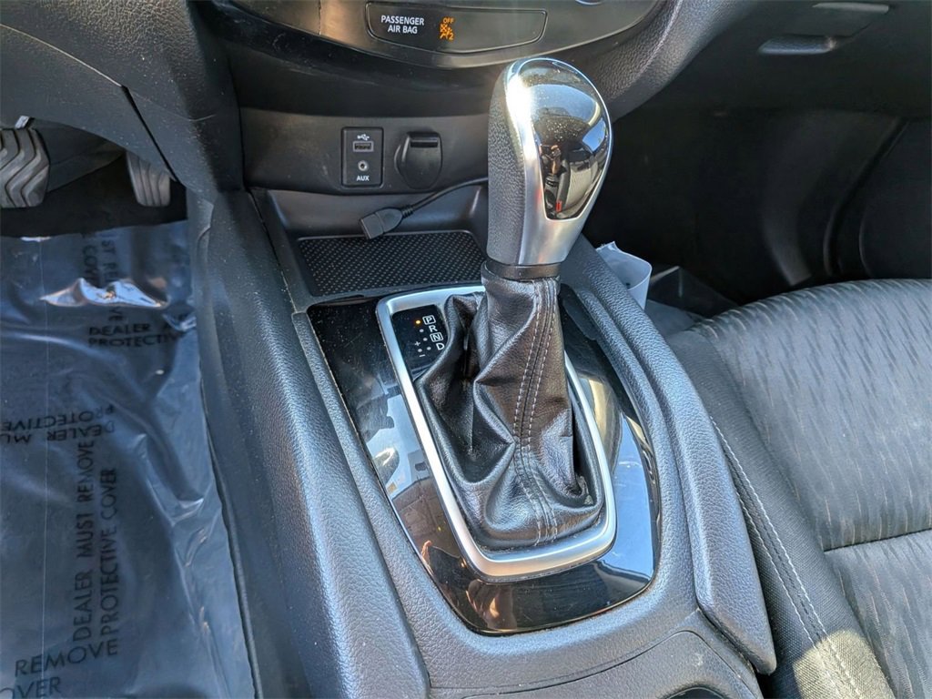 Used 2017 Nissan Rogue SV image 19