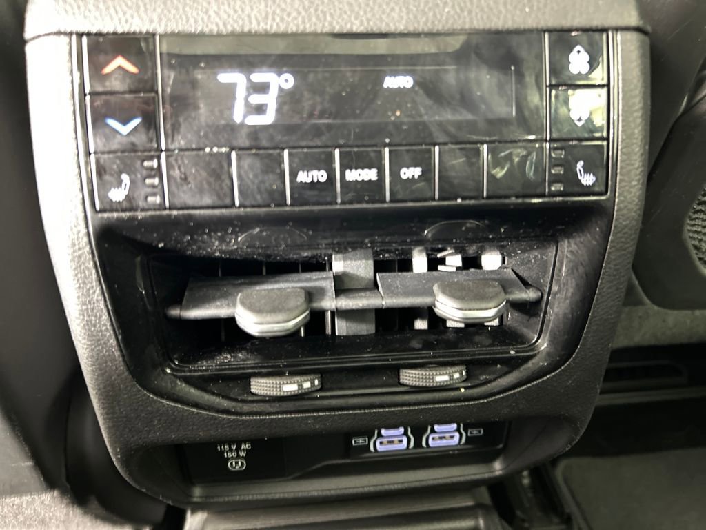 Used 2022 Jeep Grand Cherokee L Limited w/ Black Appearance Package image 18