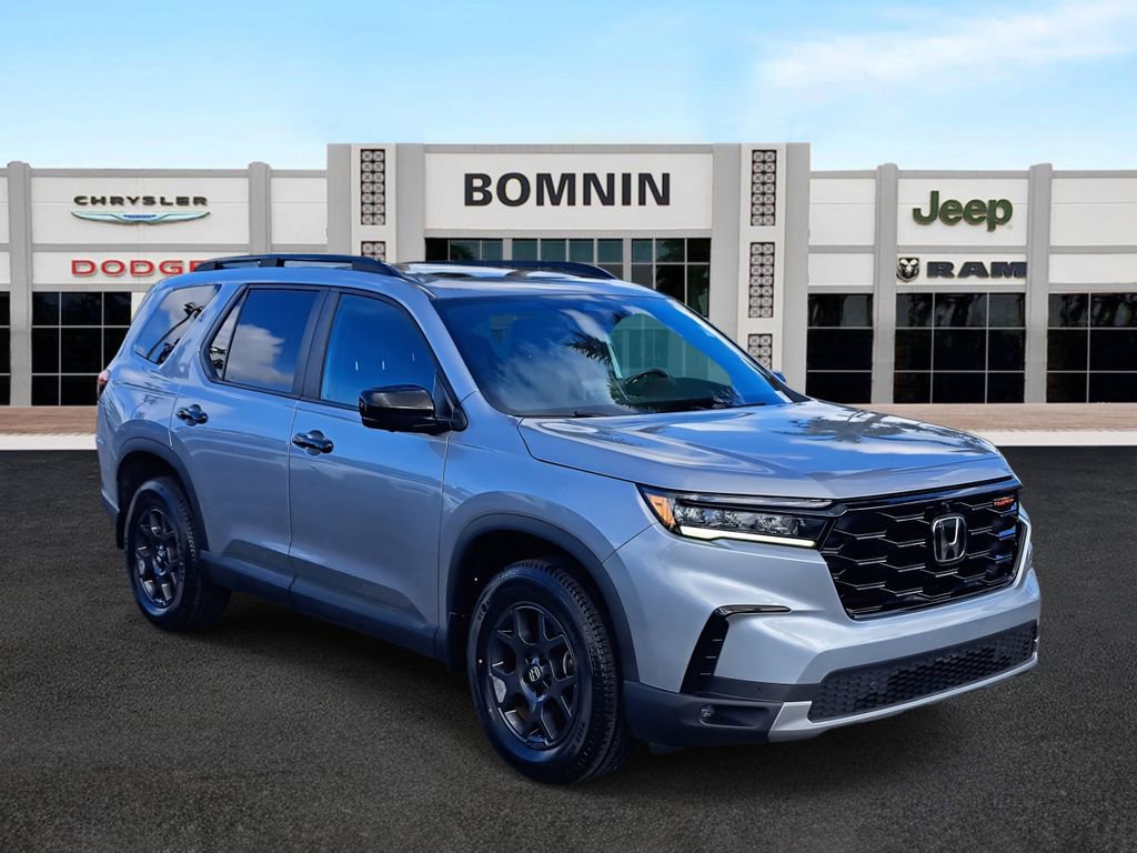 Used 2023 Honda Pilot TrailSport image 2