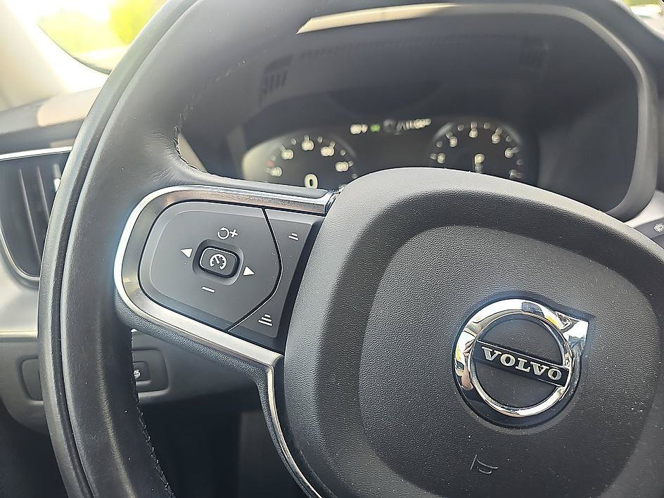 Used 2019 Volvo XC60 T5 Momentum w/ Multimedia Package FWD image 22