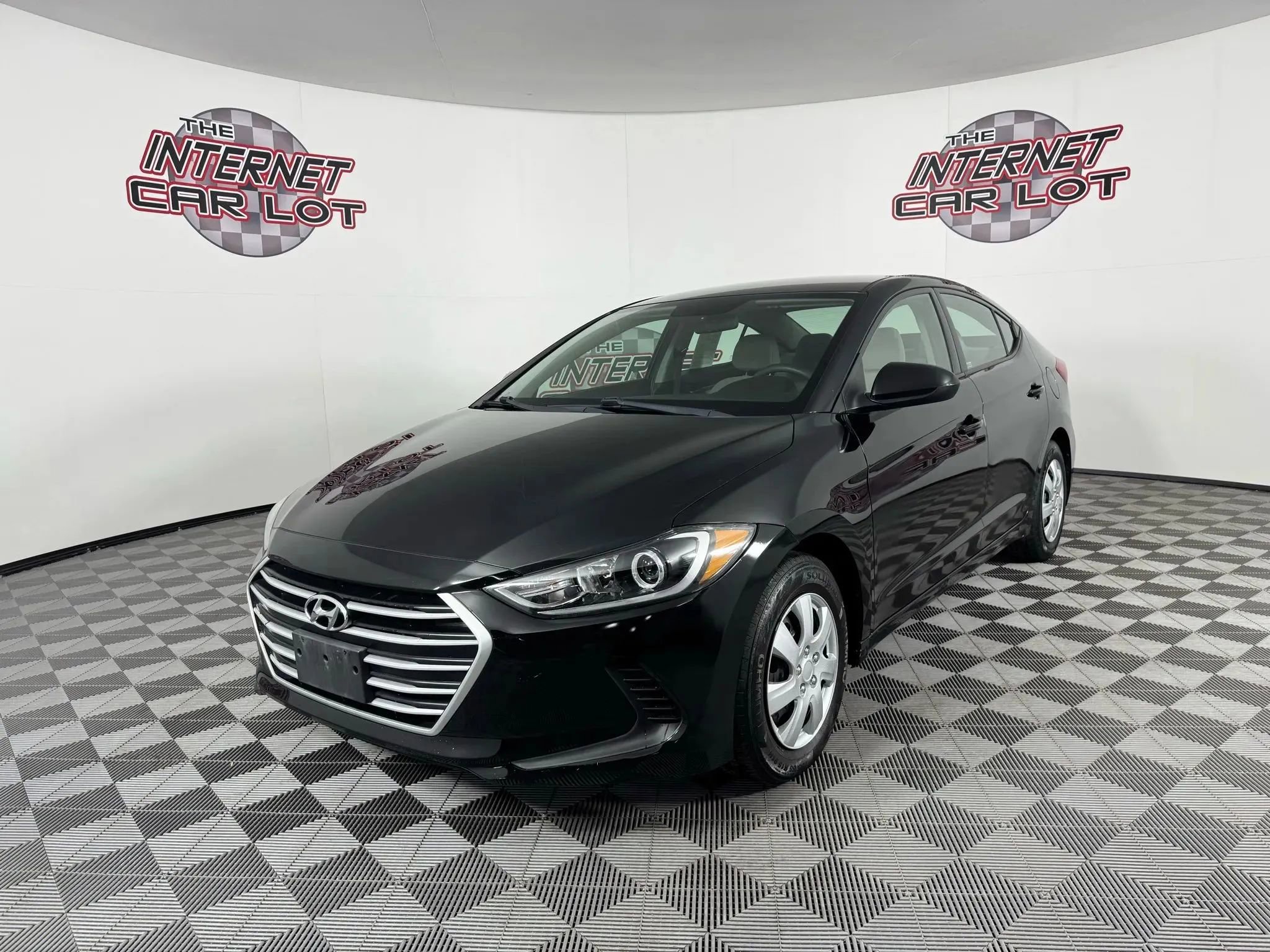 Used 2018 Hyundai Elantra SE w/ Cargo Package FWD image 3