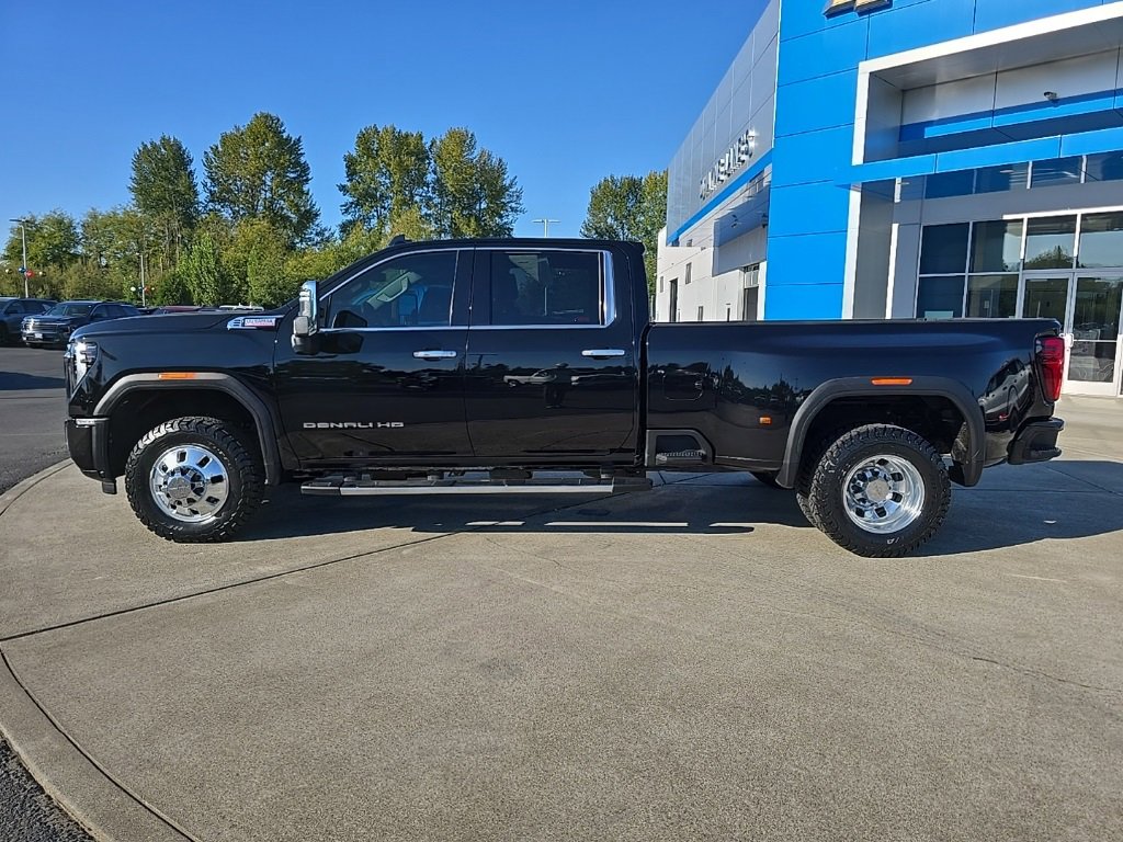 Used 2025 GMC Sierra 3500 Denali image 2