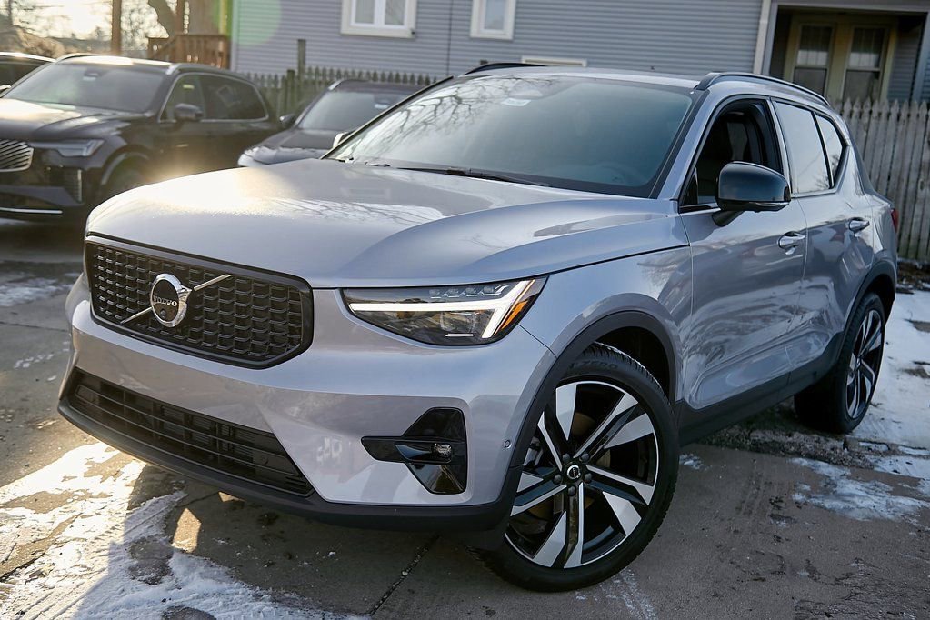 New 2026 Volvo XC40 B5 Ultra w/ Protection Package Premier image 2
