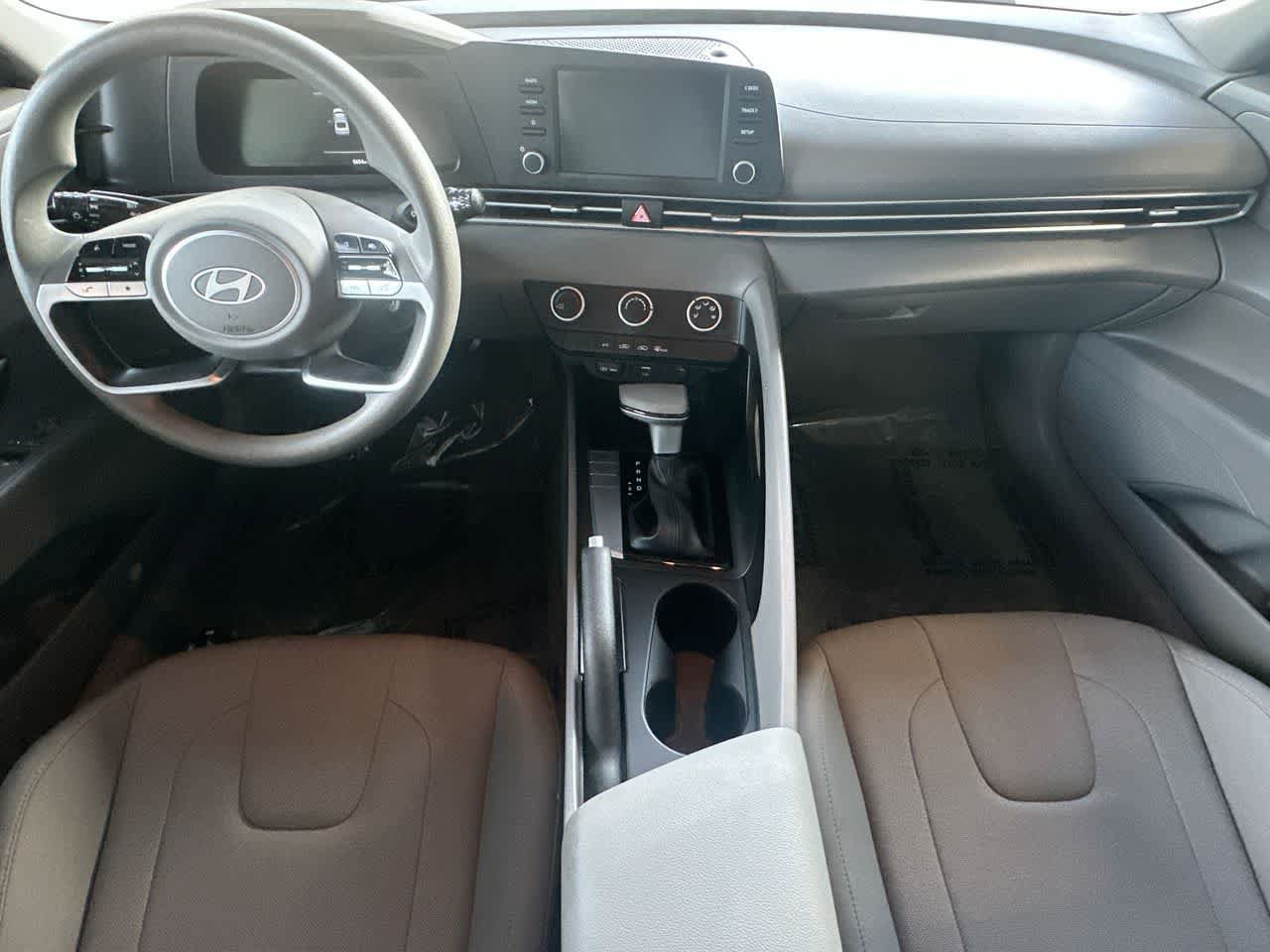 Used 2025 Hyundai Elantra SE FWD image 24