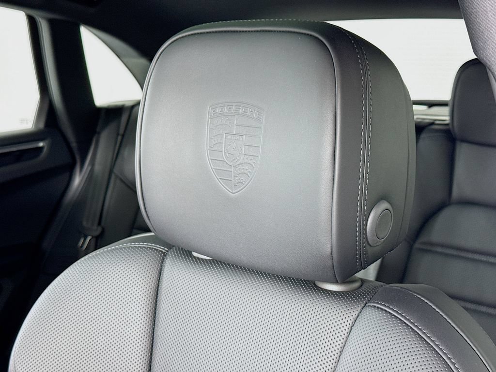 New 2026 Porsche Macan AWD/4WD image 15