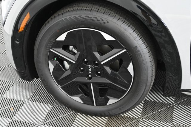 New 2025 Kia EV6 Wind image 26