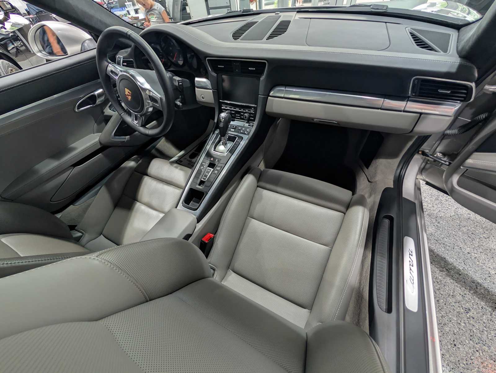 Used 2012 Porsche 911 Carrera RWD image 12