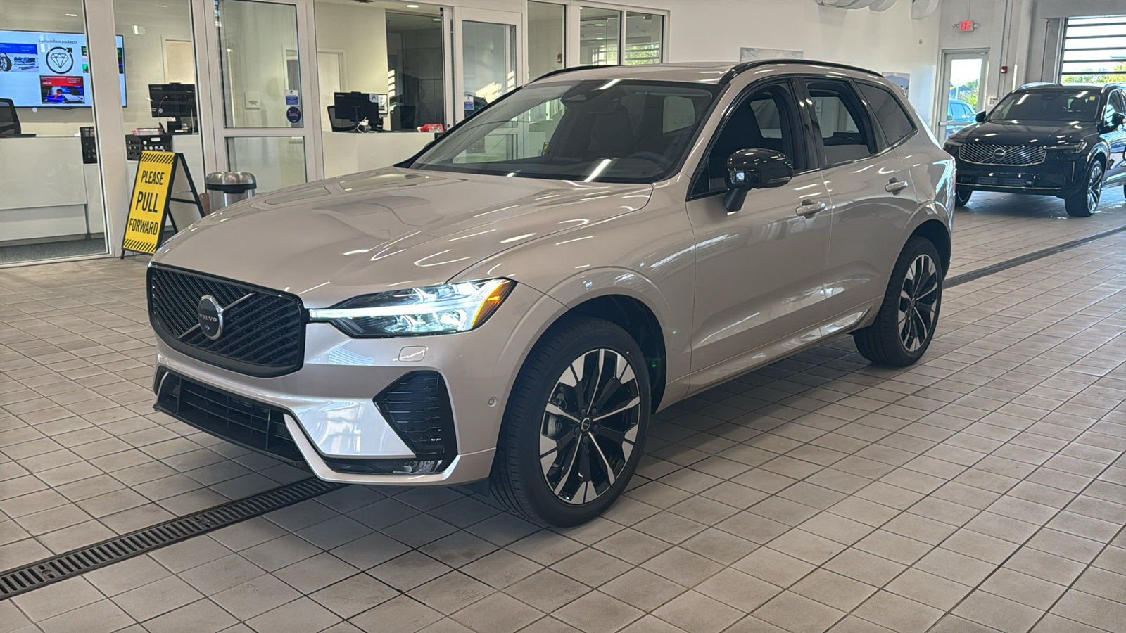 New 2026 Volvo XC60 B5 Plus w/ Protection Package Premier AWD/4WD image 9
