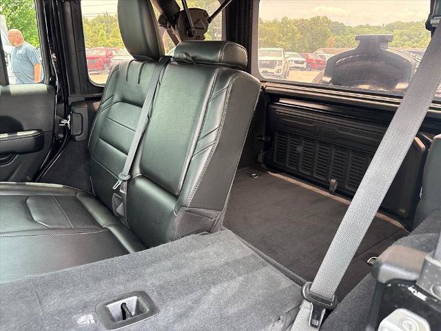 Used 2022 Jeep Wrangler Unlimited Sahara AWD/4WD image 9