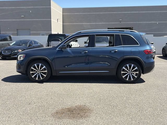 Used 2021 Mercedes-Benz GLB 250 4MATIC w/ Premium Package image 9