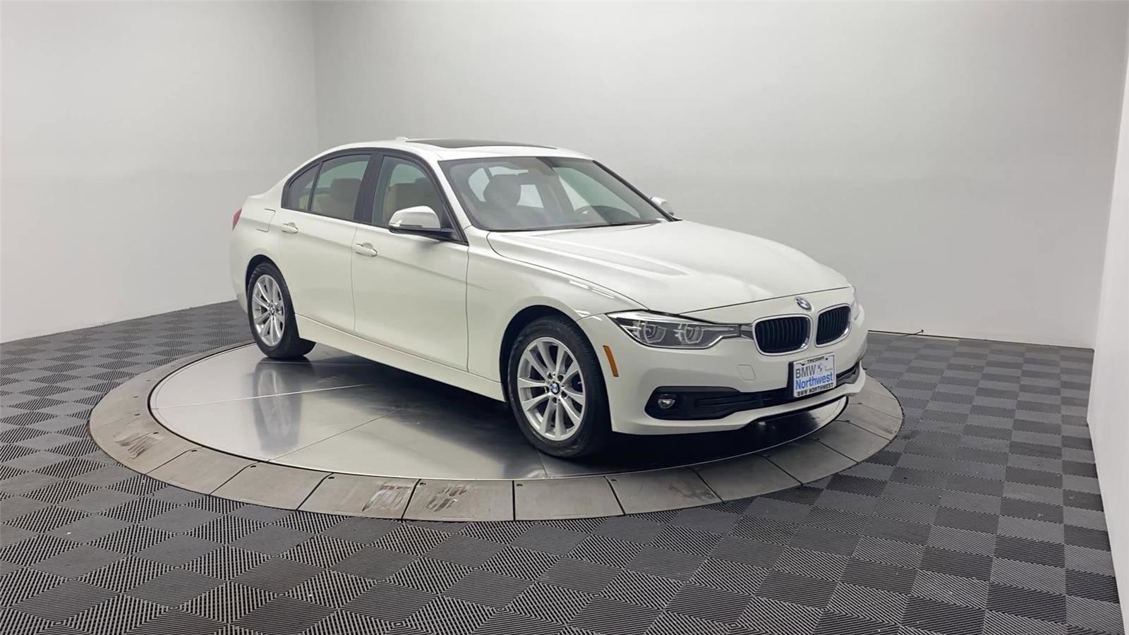 Used 2018 BMW 320i Sedan w/ Convenience Package image 10