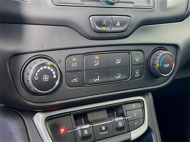 Used 2022 GMC Terrain SLE image 16