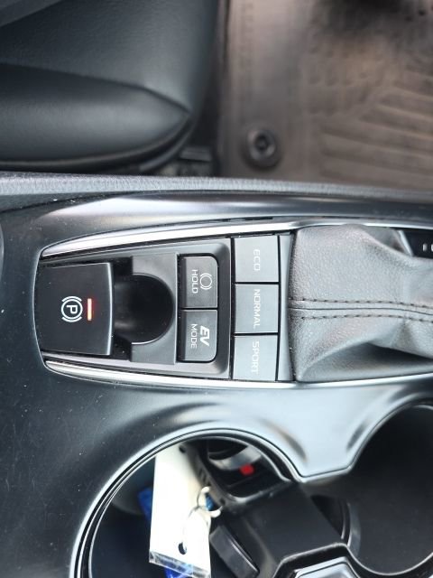Used 2020 Toyota Camry SE w/ Sunroof Package FWD image 22