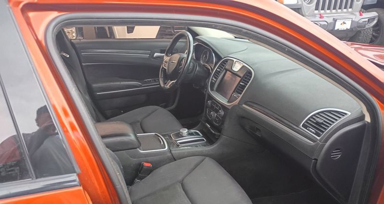Used 2020 Chrysler 300 Touring w/ Sport Appearance Package RWD image 11