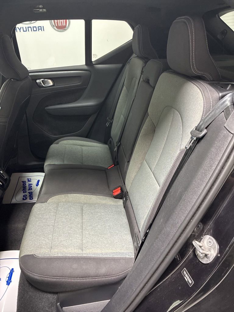Used 2024 Volvo XC40 B5 Core image 22