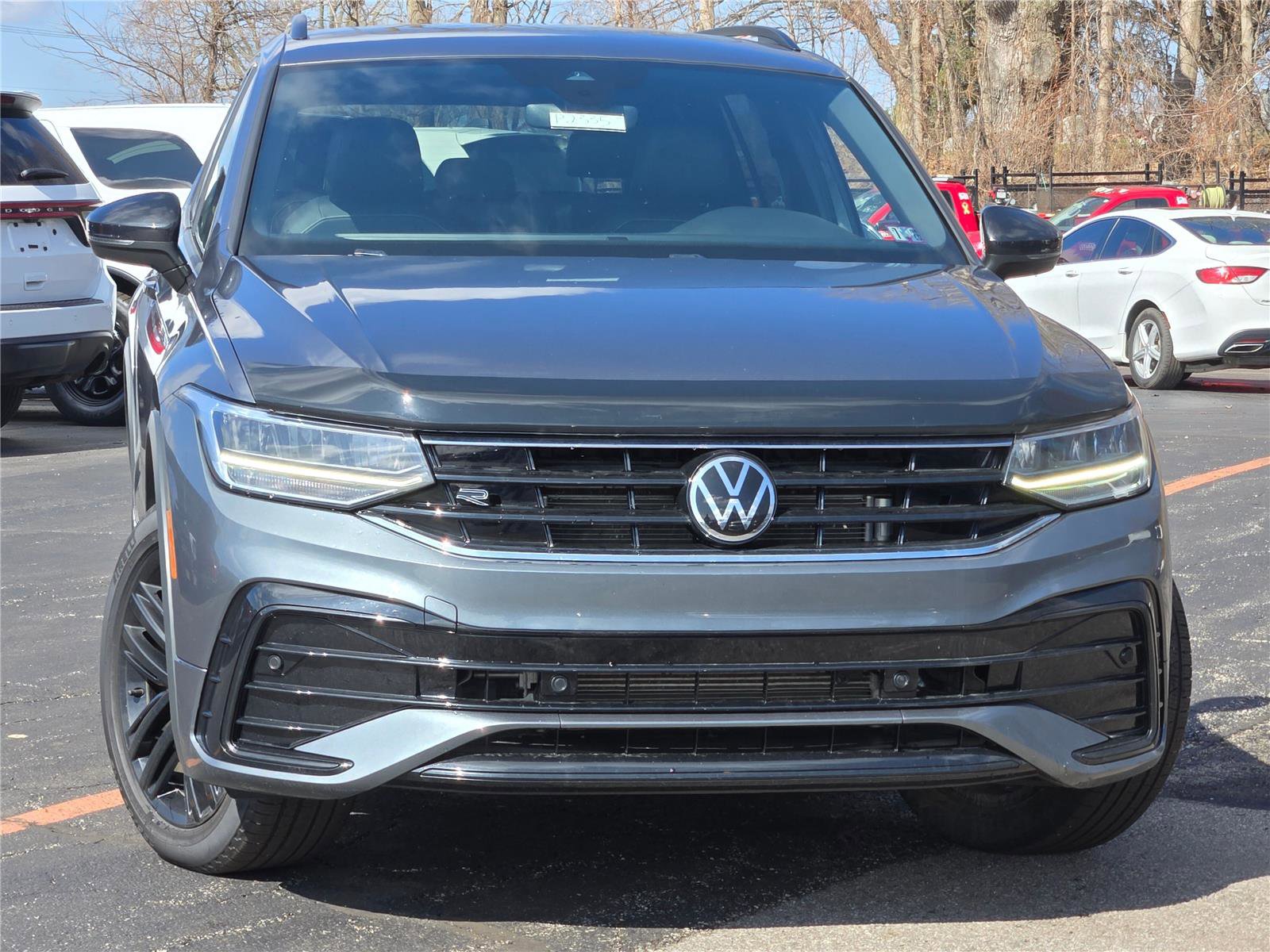 Used 2022 Volkswagen Tiguan SE R-Line image 3