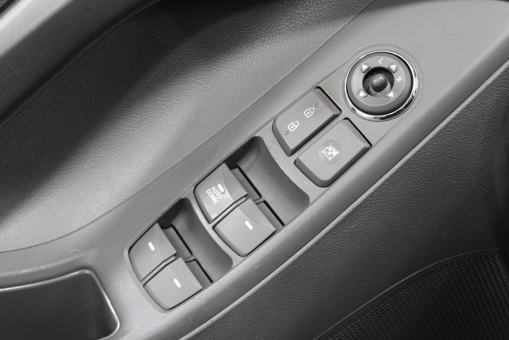Used 2013 Hyundai Elantra GLS image 28