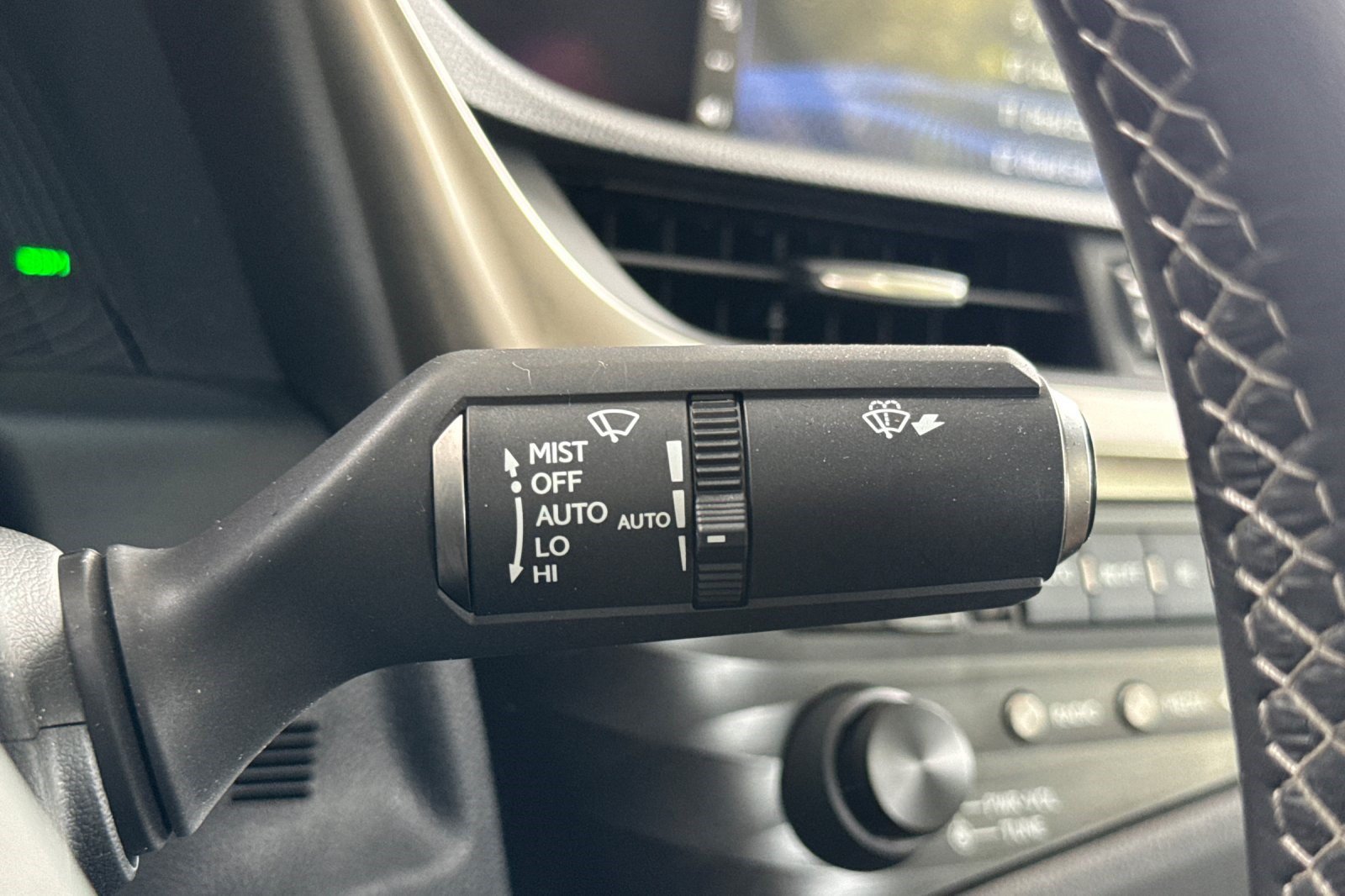 Certified 2020 Lexus ES 300h w/ Premium Package FWD image 32