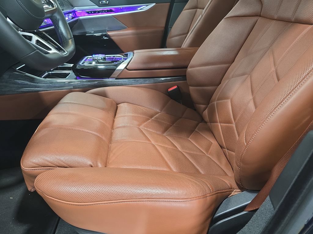 Certified 2023 BMW 760i xDrive AWD/4WD image 21