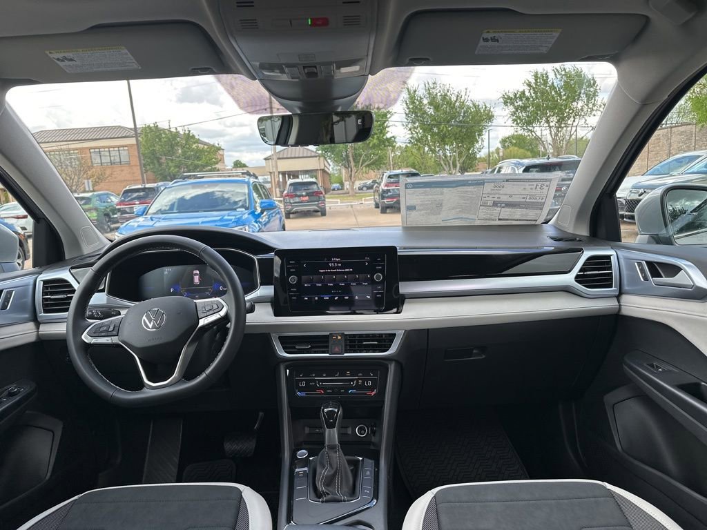 New 2026 Volkswagen Taos SE FWD image 17