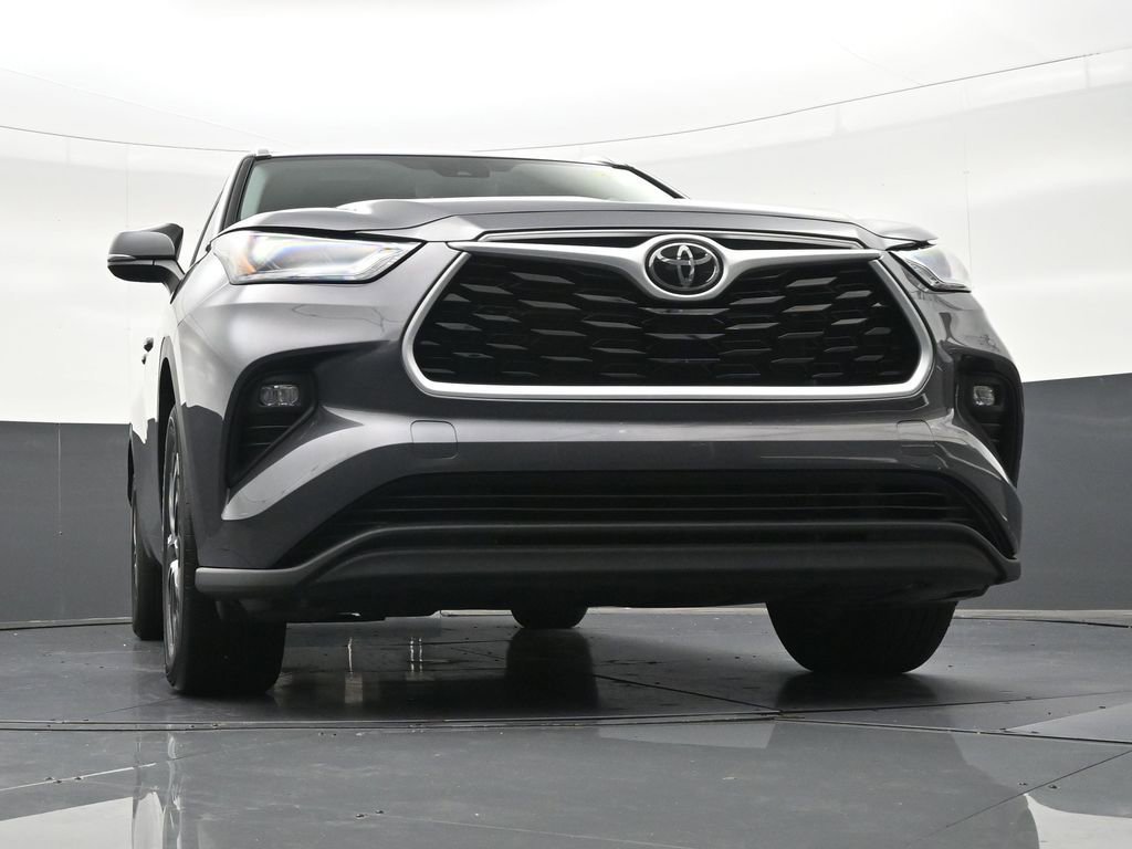 Used 2022 Toyota Highlander XLE FWD image 30