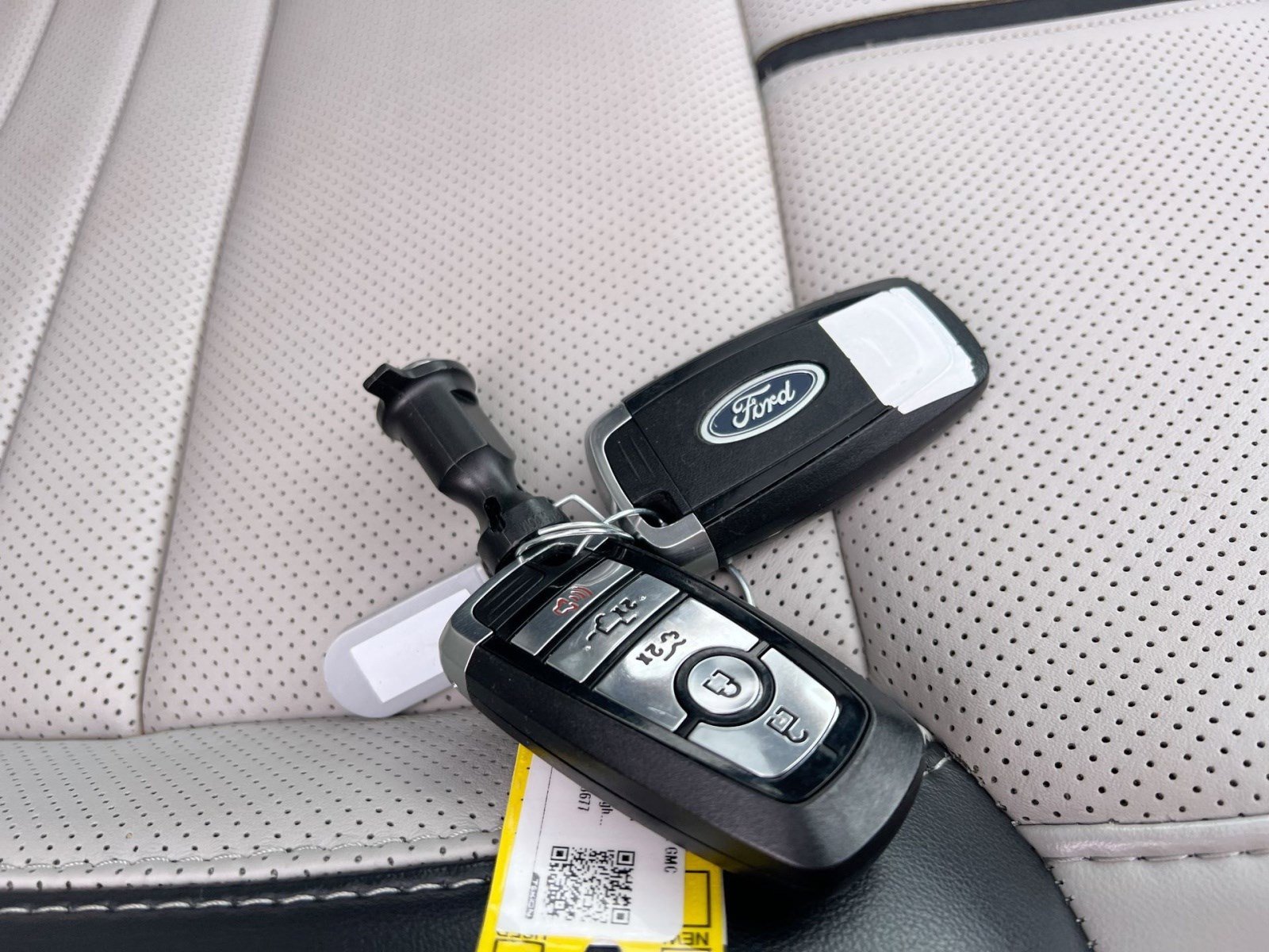 Used 2023 Ford F150 Lightning Platinum image 26