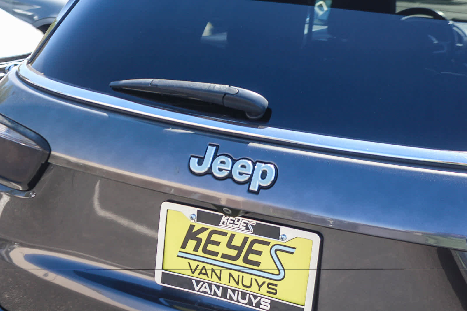 Used 2017 Jeep Compass Latitude FWD image 9
