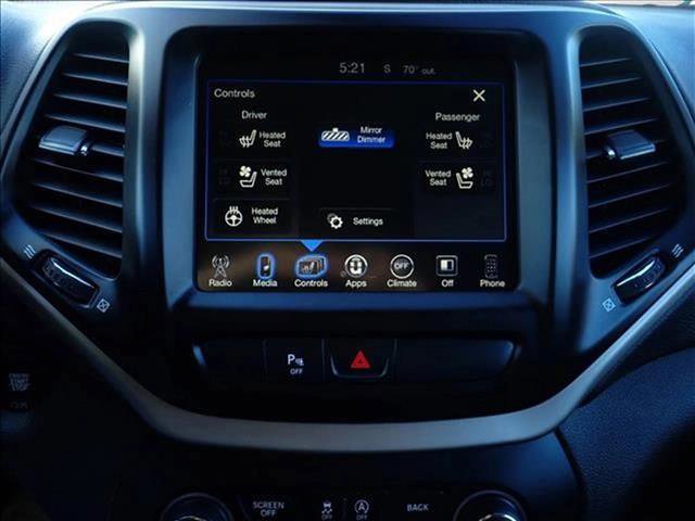 Used 2017 Jeep Cherokee Trailhawk AWD/4WD image 19